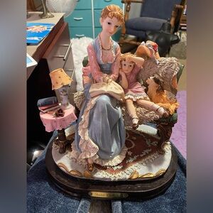 SENTILI COLLECTION - STUNNING (2000) VINTAGE VICTORIAN FIGURINE